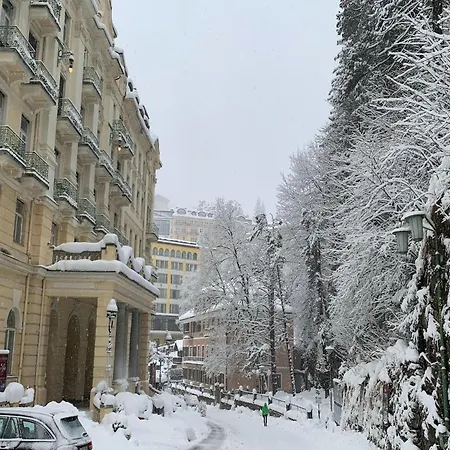 아파트 In Near Slopes *
